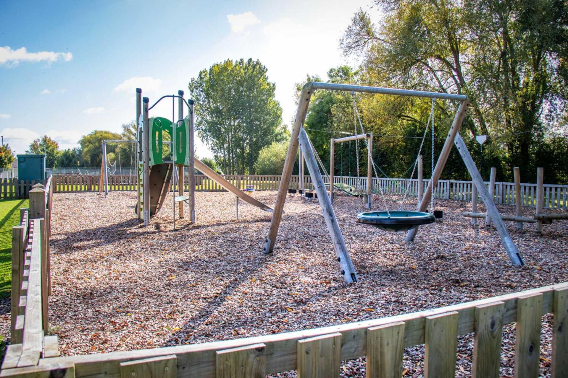 סירנססטר Luxury Kingfisher Lodge, Isis Lake, Within The Cotswold Waterpark מראה חיצוני תמונה