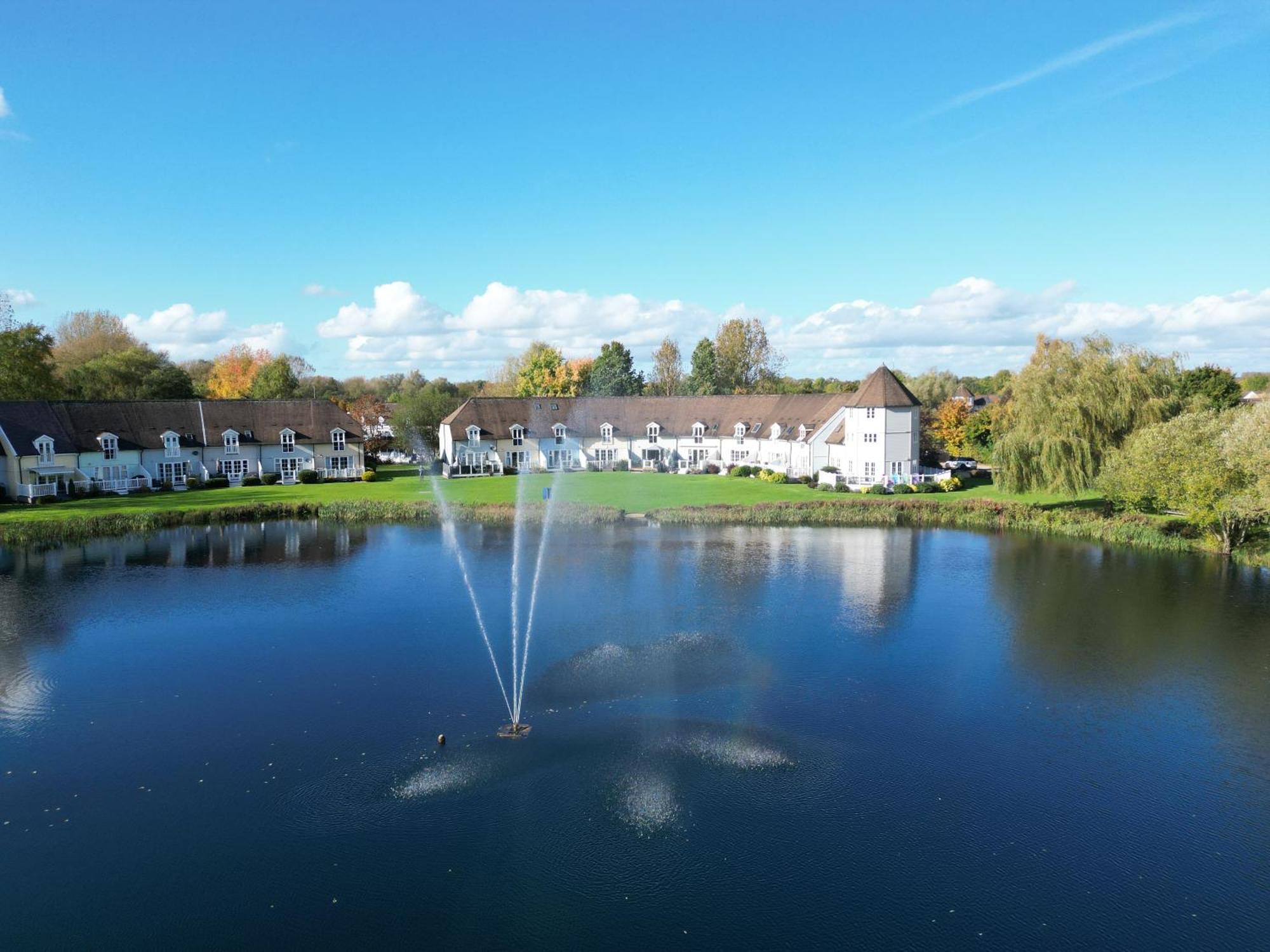 סירנססטר Luxury Kingfisher Lodge, Isis Lake, Within The Cotswold Waterpark מראה חיצוני תמונה