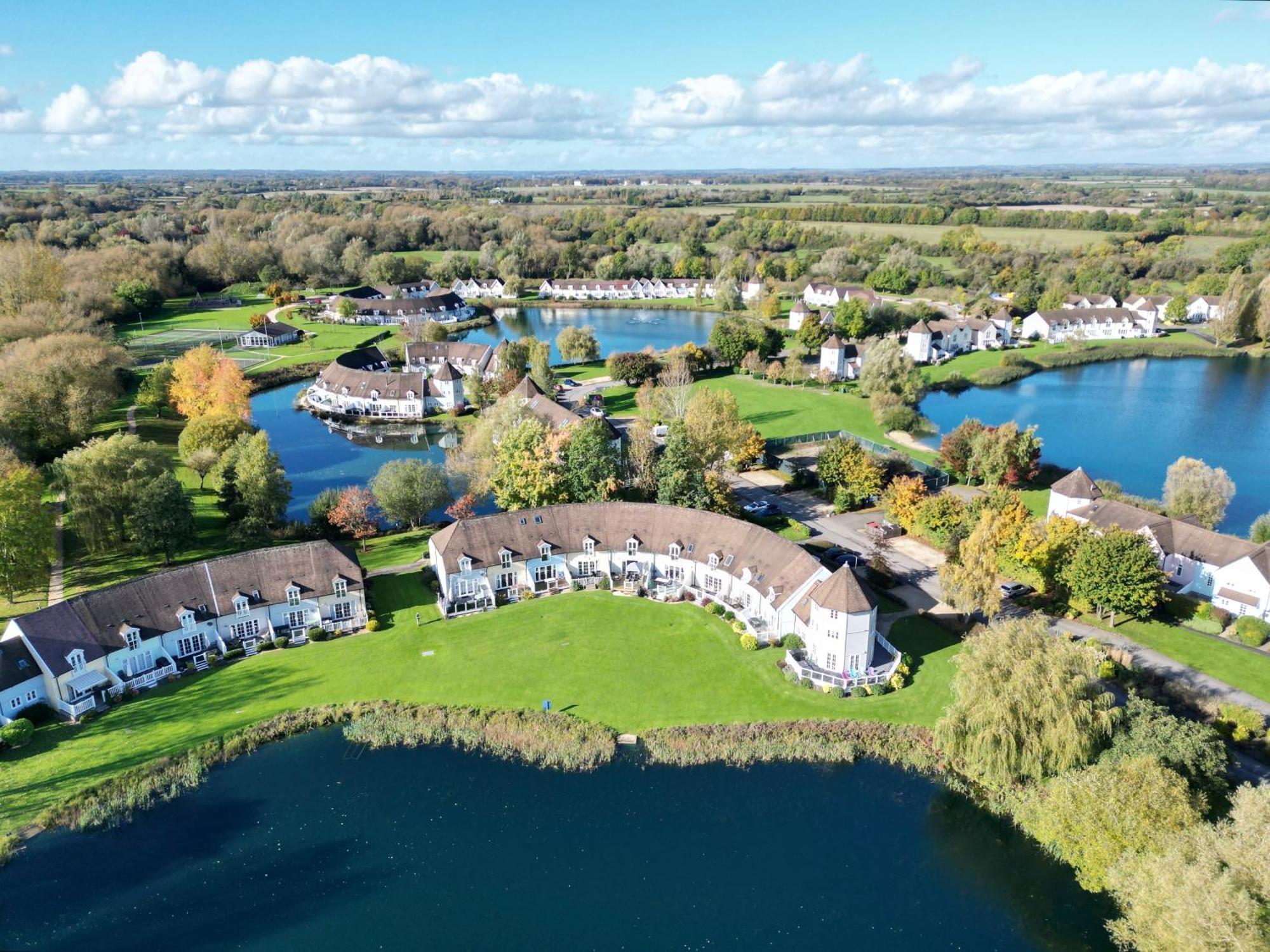 סירנססטר Luxury Kingfisher Lodge, Isis Lake, Within The Cotswold Waterpark מראה חיצוני תמונה