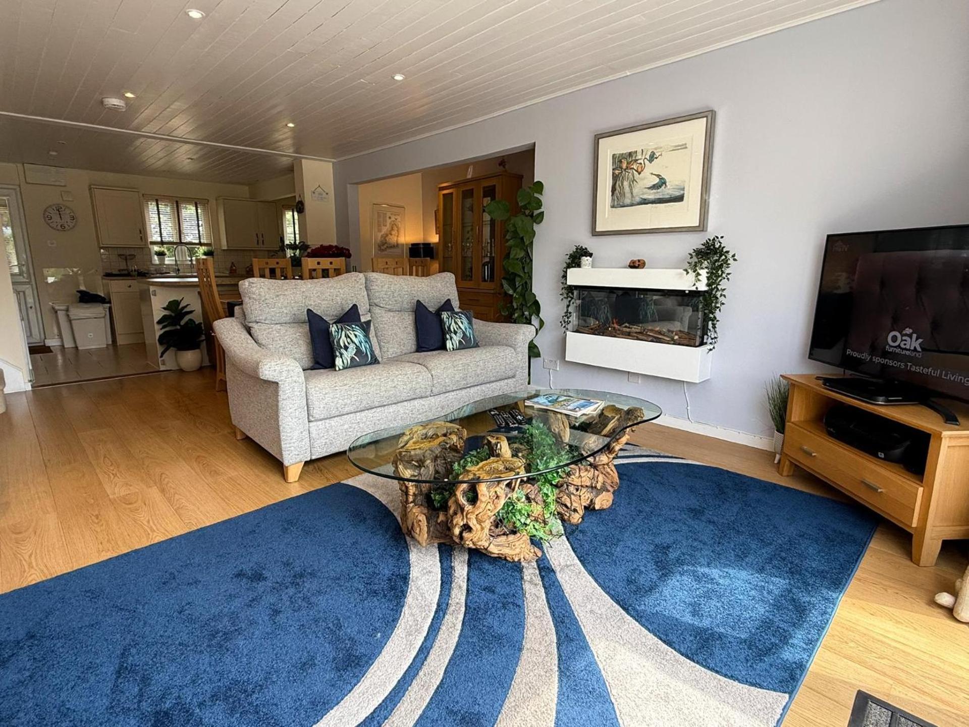 סירנססטר Luxury Kingfisher Lodge, Isis Lake, Within The Cotswold Waterpark מראה חיצוני תמונה
