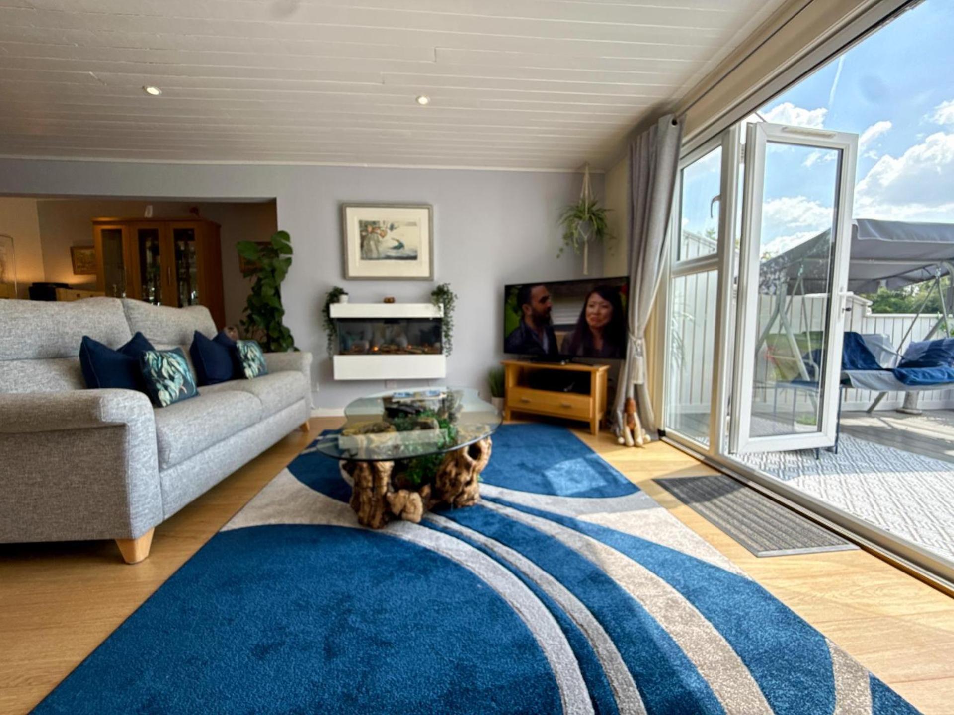 סירנססטר Luxury Kingfisher Lodge, Isis Lake, Within The Cotswold Waterpark מראה חיצוני תמונה