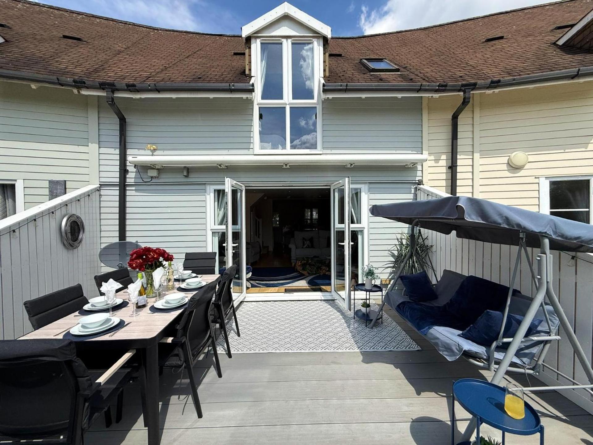 סירנססטר Luxury Kingfisher Lodge, Isis Lake, Within The Cotswold Waterpark מראה חיצוני תמונה
