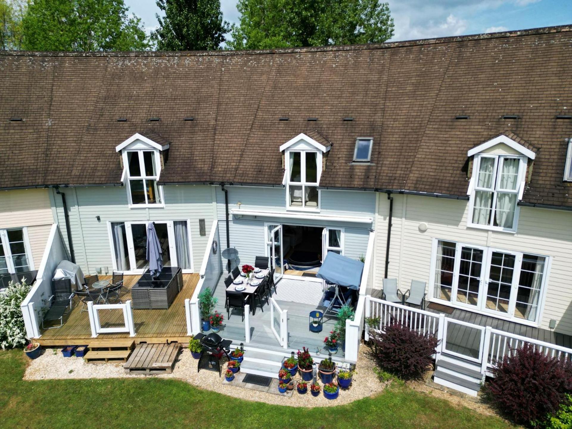 סירנססטר Luxury Kingfisher Lodge, Isis Lake, Within The Cotswold Waterpark מראה חיצוני תמונה
