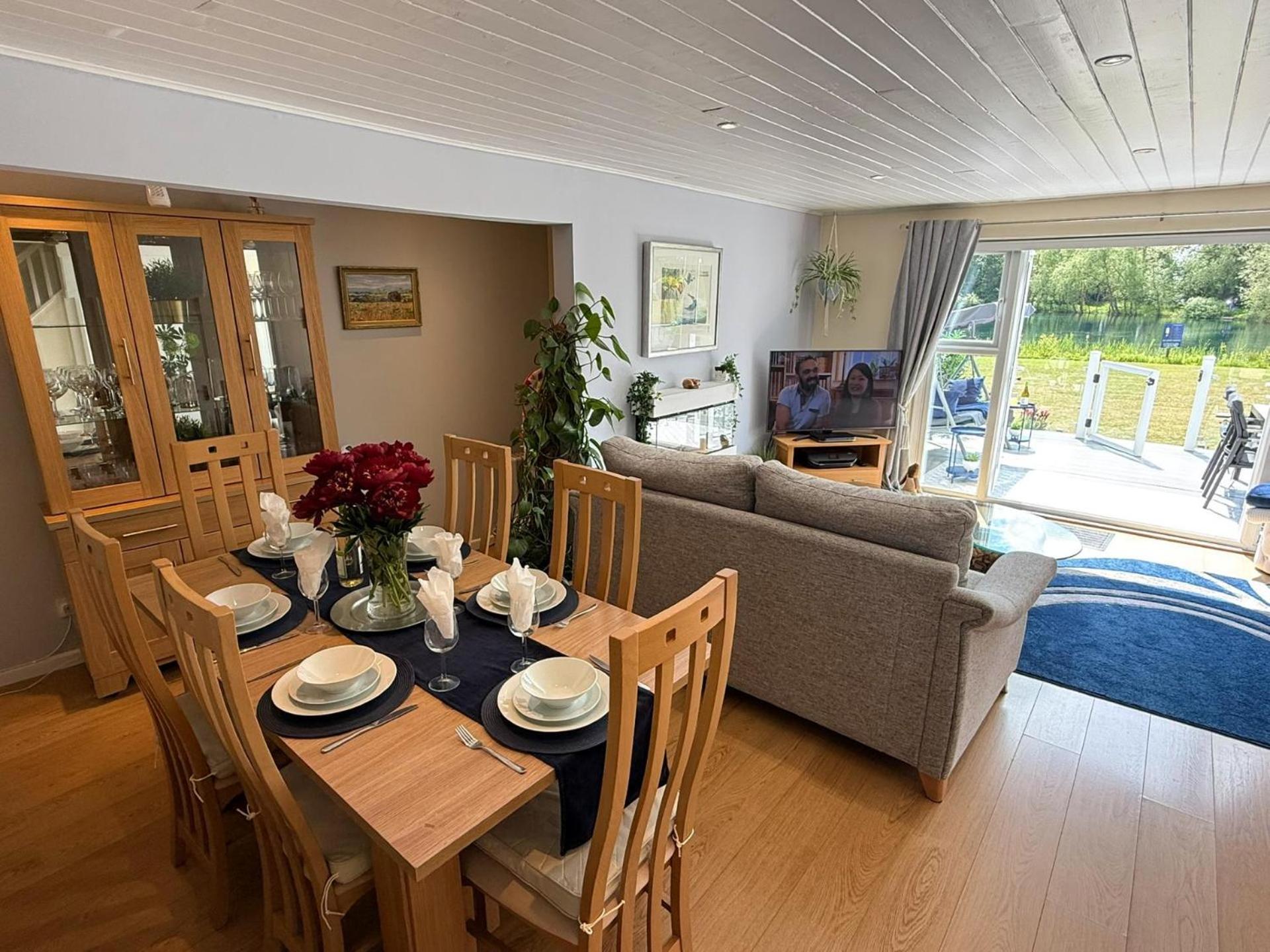 סירנססטר Luxury Kingfisher Lodge, Isis Lake, Within The Cotswold Waterpark מראה חיצוני תמונה